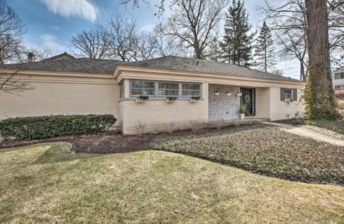 Glen Ellyn House | Home w/Office + Yard: 25 Mi to Downtown Chicago!