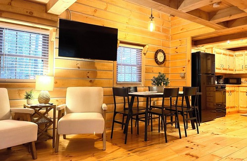 Shipshewana Apartment | Hot Tub Log Cabin | Shipshewana | Outdoor Living |