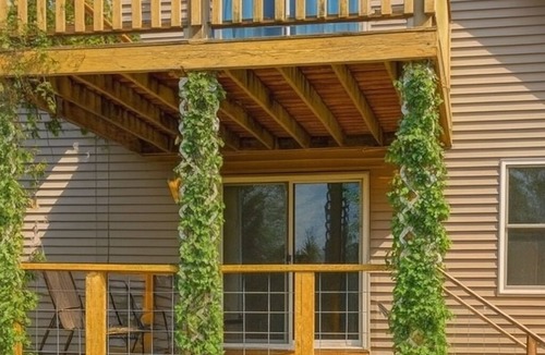 Mesick House | Hot tub! Nearby Golfing! Kayaking! Beach Pass!