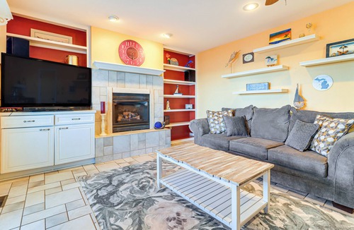 La Salle House | Hot Tub & Private Beach! Lake Erie Family Getaway