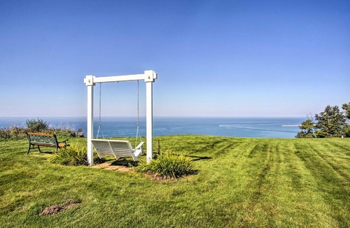 Ludington House | Hot Tub & Sauna! 7-Acre Coastal Michigan Home