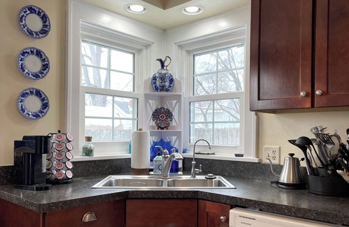 Elkhart House | | Hot Tub | The Strong Retreat | Fire Pit | 3BR |