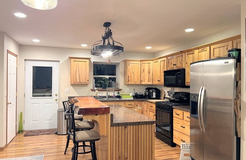 Black Wolf House | House for EAA, 6 miles from grounds