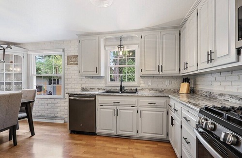 Green Bay House | House w/Finished Garage walk to Lambeau/Bars/Resch