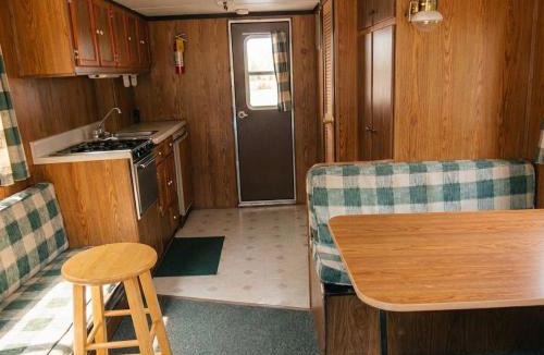Babbitt House | Houseboat - Tiny House on Water - Adventure Floating Lake - HB03