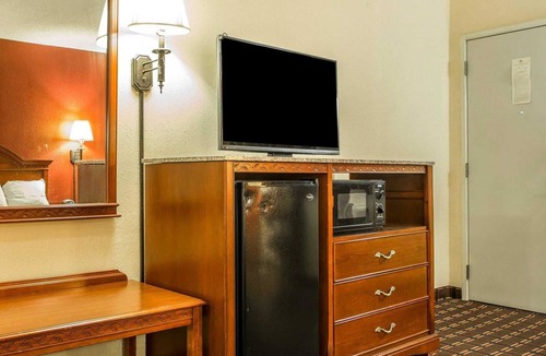 Holiday City Hotel | Howard Johnson by Wyndham Montpelier