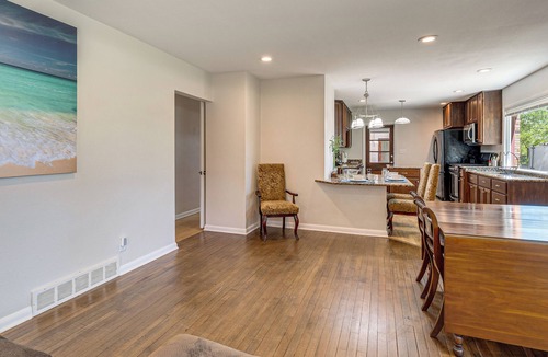 Colgate House | Huge Yard, Fire Pit, Garden! Milwaukee Family Home