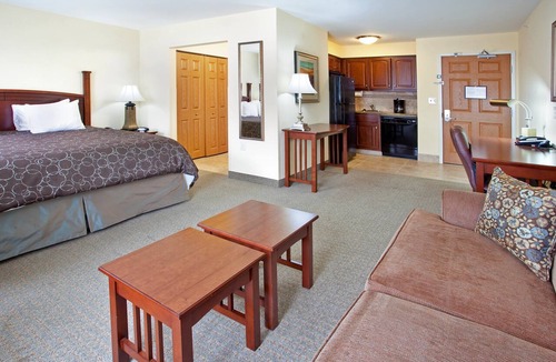 Elkhart Apartment | Indoor Pool + Free Wi-Fi, Free Breakfast | Only 20 Minutes from the University of Notre Dame
