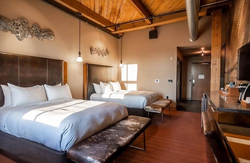 Fifth Ward Hotel | Industrial-Chic Brew City Escape | 3 Deluxe Rooms at The Iron Horse Hotel