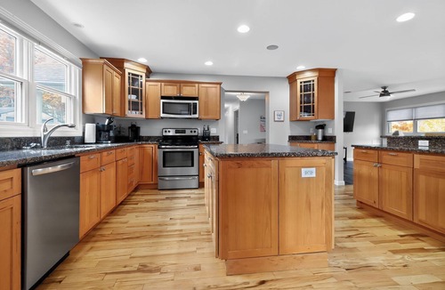 Grass Lake House | Island Road Escape