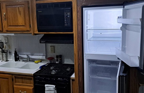 Cloquet RV Rental | Jayco 1 queen 2 doubles lots of living space AC furnace wifi 2tvs fridge stove