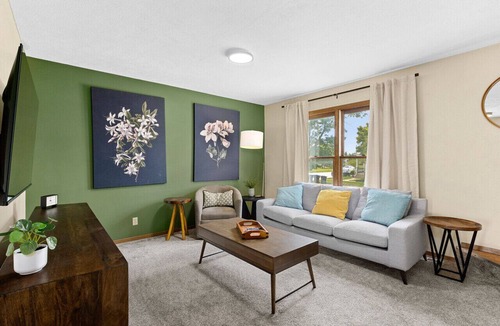 Bloomington Apartment | Jeff 2 · 2Bed BloNo Gem: Near Rivian & Statefarm Offices