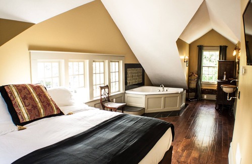 Saugatuck Bed & Breakfast | Judson Heath Colonial Inn