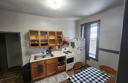 South Range Apartment | K5 2nd Floor Studio Near MTU, Keweenaw, Great Rates