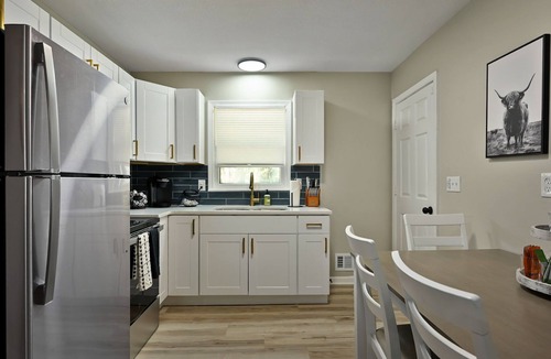 Blue Springs House | Kansas City Soccer Stay | Near Stadiums-Sleeps 10