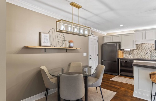 Rosedale House | KC Family Home/Near Plaza, Downtown/Long Stays