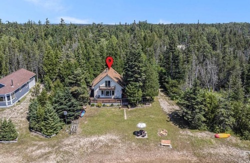 St Ignace House | Kelly Cottage ON Lake Michigan, Enough Room for the Entire Family. Pet Friendly.