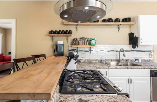 Highland Park House | Kickback House (Small Events Ok, Sleeps 12 w/bar & smoke room)