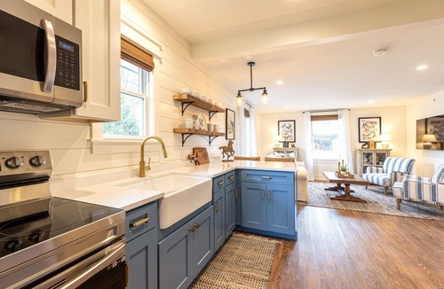 West Dundee Apartment | Kildahl House - Boutique Farmhouse Suite #3