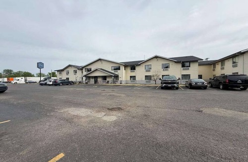 Coldwater Apartment | King Bed Accessible Non-Smoking