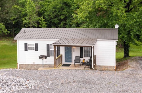Gilbertsville Cabin | King Cabin with Kitchen, Living Area with Sleeper Sofa, Porch, Private Grill and Pool Access
