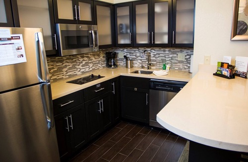 Lexington Condo | King Suite Near the University of Kentucky. Free Breakfast. Indoor Pool.