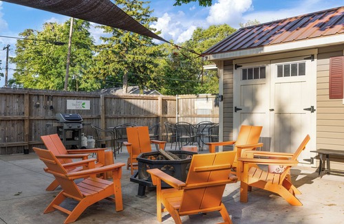 Lakeside House | L2 - 5BR Fall Retreat Fire Pit, Fenced Yard, 1 Mile to Lake Michigan Beach