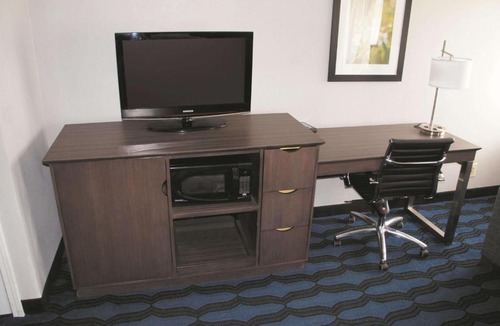 Hazelwood Hotel | La Quinta Inn & Suites by Wyndham St Louis Hazelwood North