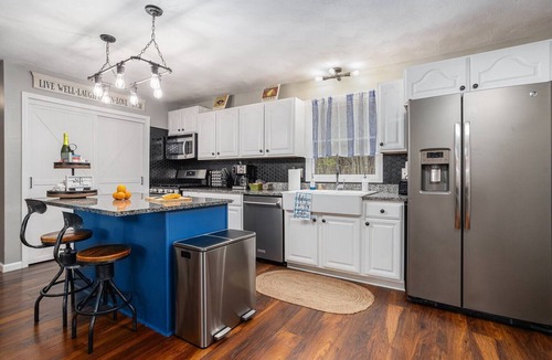 Plainwell House | Lake Access + Hot Tub + Sauna + BBQ + Kayaks