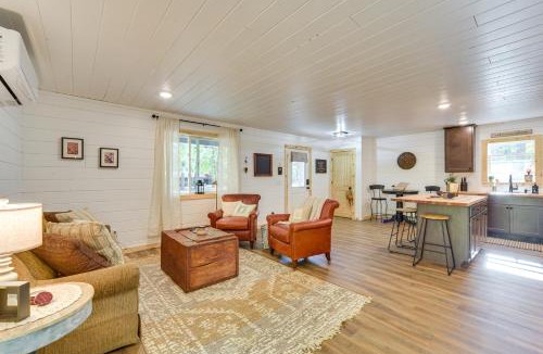Danbury House | Lake Days, Links & Trails! Danbury Cottage