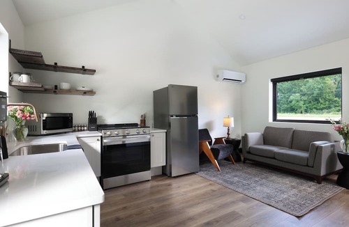 Jones Hotel | Lake Front Boutique Hotel- Unit #1