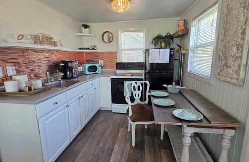 Au Gres Cottage | Lake Huron Freebird - Cozy 2BR Cottage with Beach Access & Golf Nearby