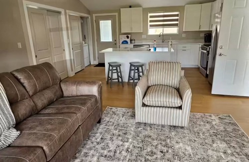 Burns Harbor House | Lake-Land Home Brand New! 6 minutes to Dunes!