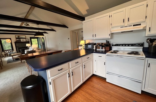 Lake Leelanau House | Lake Leelanau Waterfront Home: 10 min to Leland, Suttons Bay, Lake Michigan