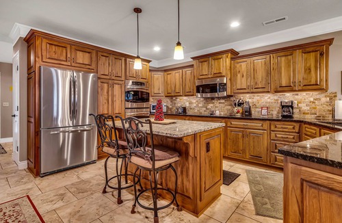 Indian Point House | Lake View Retreat Near SDC with Free Tickets, Community Outdoor Pool & Upgraded Kitchen