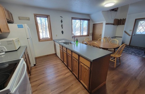 Upson House | LAKEFRONT 3-bedroom Chateau Getaway at Whitecap Mountains Resort Unit 1