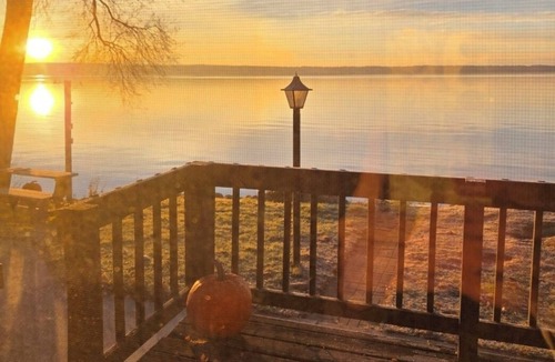Long Beach Cabin | Lakefront 3-bedroom cabin with views from every room