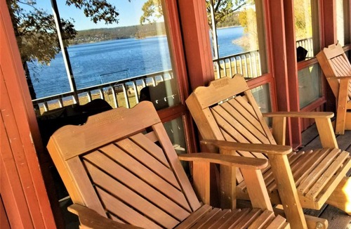 Blue Eye Cabin | Lakefront Cabin #4 - Steps from Table Rock Lake at Happy Hollow Resort - Branson