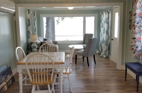Frankfort Cottage | Lakefront Cottage #3, AC, Newly Remodeled, 4 SUPs, 8 Kayaks, Rowboats