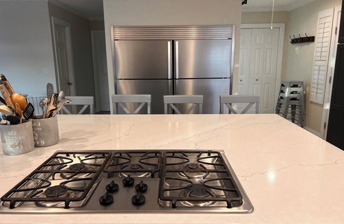 Almo House | Lakefront Getaway, Pool, Pickleball, Dock