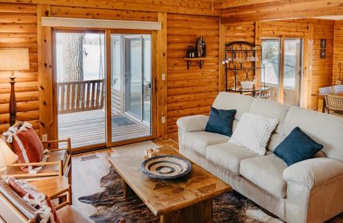Athens House | Lakefront Getaway w/Fire Pit in Akron