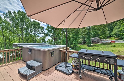 Eddyville House | Lakefront 'Rest-Ashored' Home w/Private Dock!