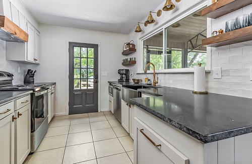 Homer House | Lakefront Retreat; HUGE Screen Porch; Fully Renovated in 2026; Cooking Porch