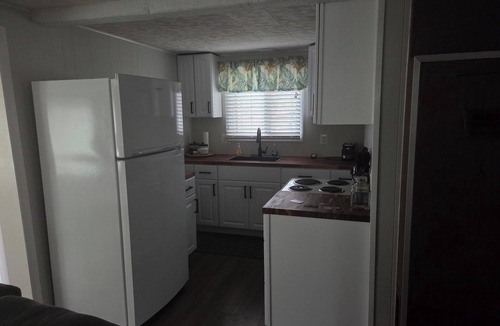 Harrison Cottage | Lakefront-Sleeps 6-Great Fishing-No Pets