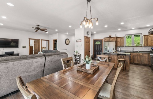 Gleason House | Lakefront Stay Near Harrison Hills Trails