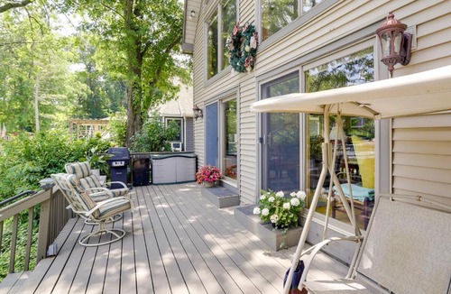 Vandalia House | Lakefront Vandalia Home w/Boat Dock & Gas Grill!