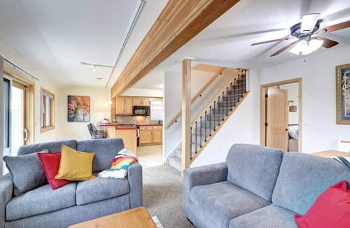 Colgate House | Lakefront Views + Walk to Dining | Kayaks + Firepit