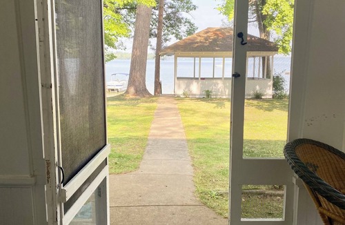 Grayling House | Lakehouse close to wine tasting, breweries, canoeing, color tours, and fun.