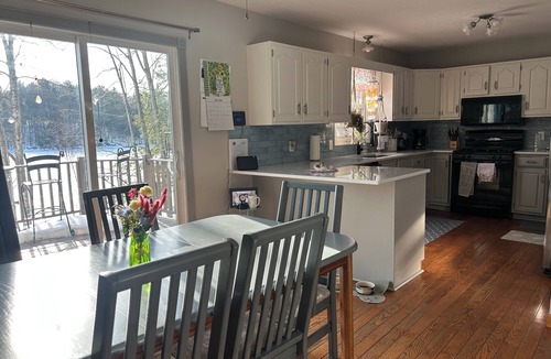 Mayfield House | Lakehouse Escape Private Beach, Waterfront Retreat. Close to Traverse City