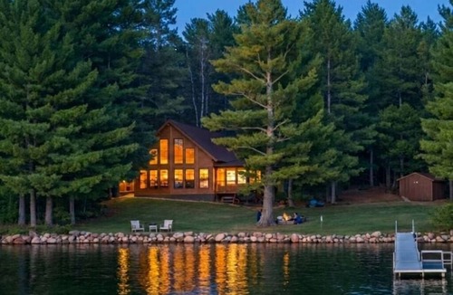 Pequot Lakes Cabin | Lakeside 7 Acre Cabin by Nisswa! Private Tennis Court and 200+ ft Sandy Shore!